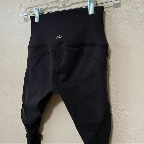 alo High Waist Wrapped Stirrup Leggings in Black - - Picture 13 of 14